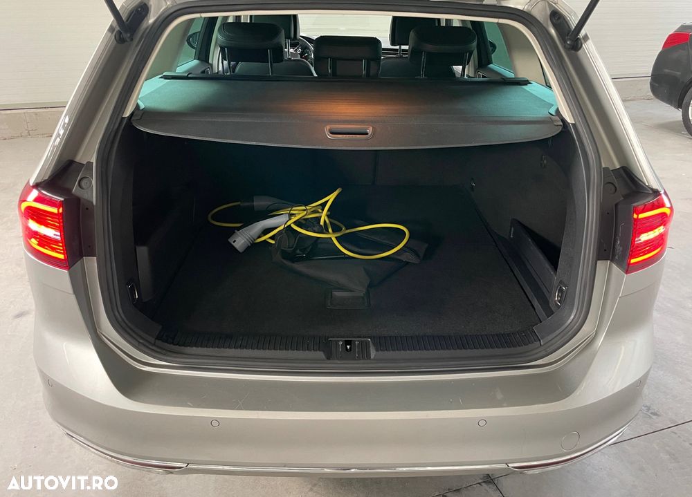 Volkswagen Passat - 38