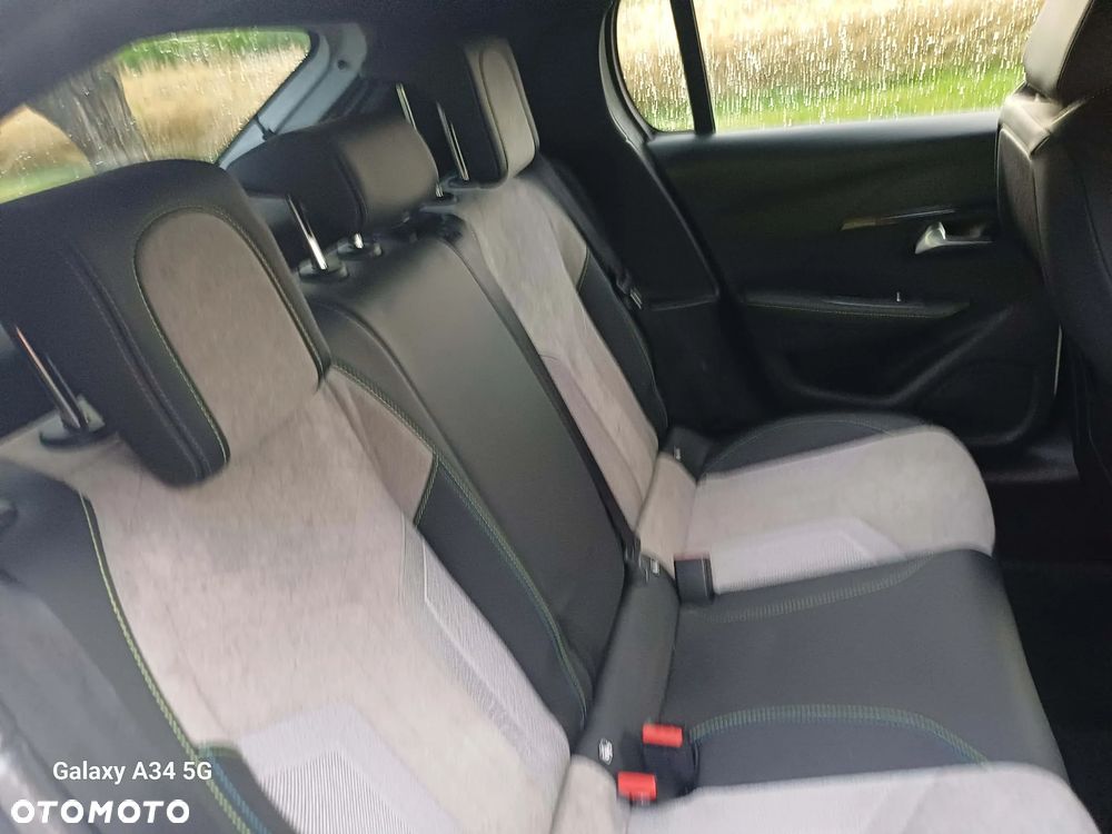 Peugeot 208 - 13