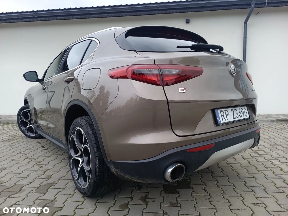 Alfa Romeo Stelvio 2.0 Turbo 16V AT8-Q4 Lusso Ti - 6