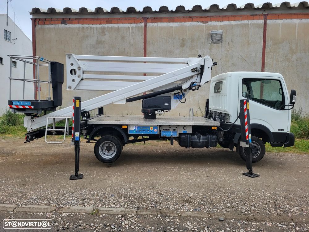 Nissan Cabstar NT400 - 1