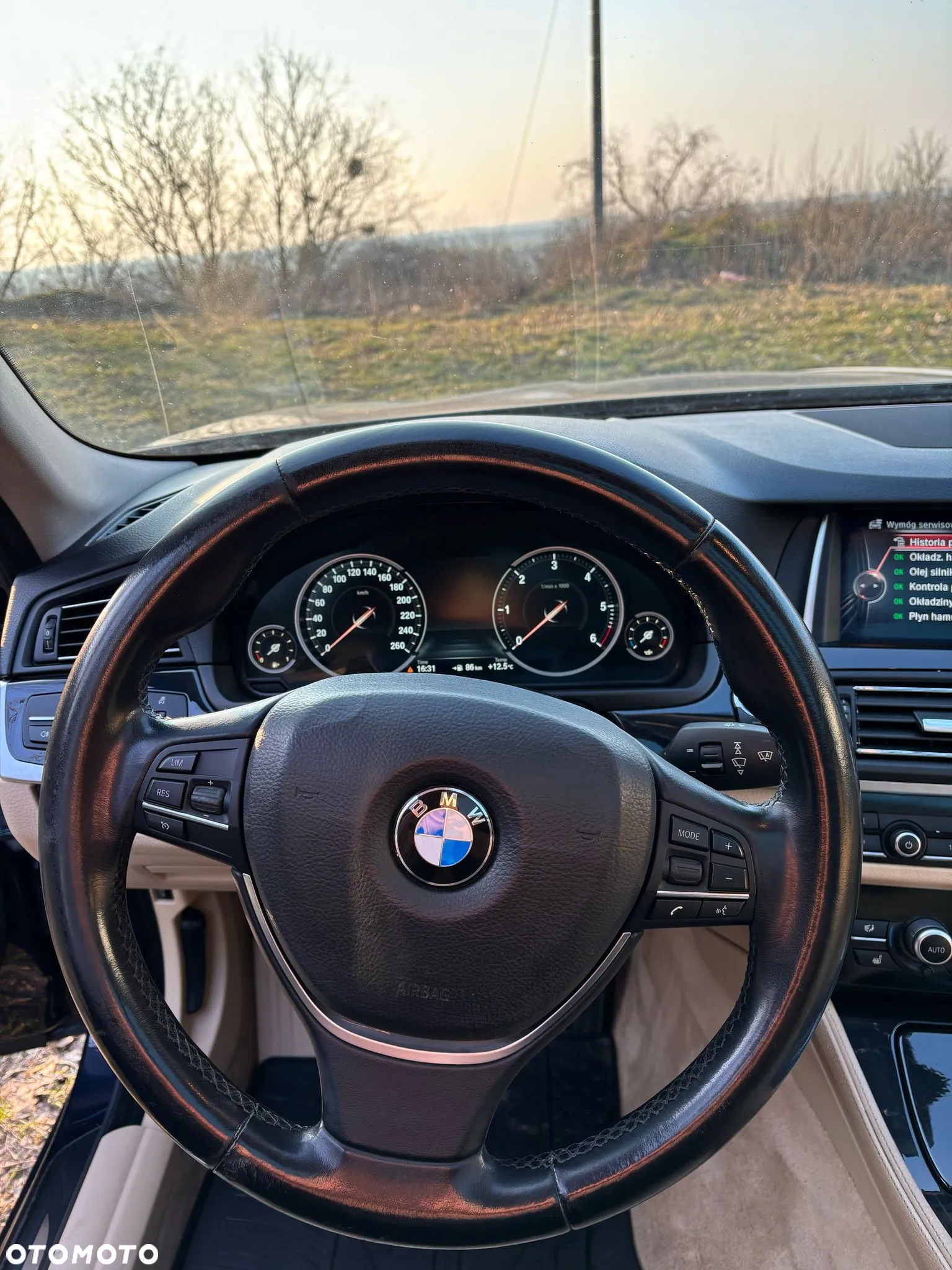 BMW Seria 5 520d xDrive Touring - 11