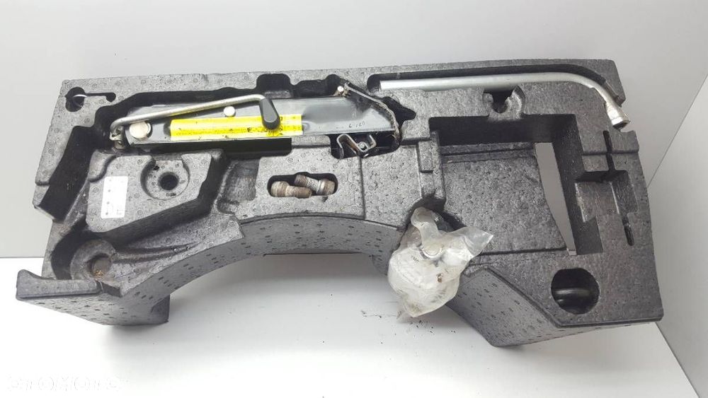 WKŁAD BAGAŻNIKA VW PASSAT B6 KOMBI - 3