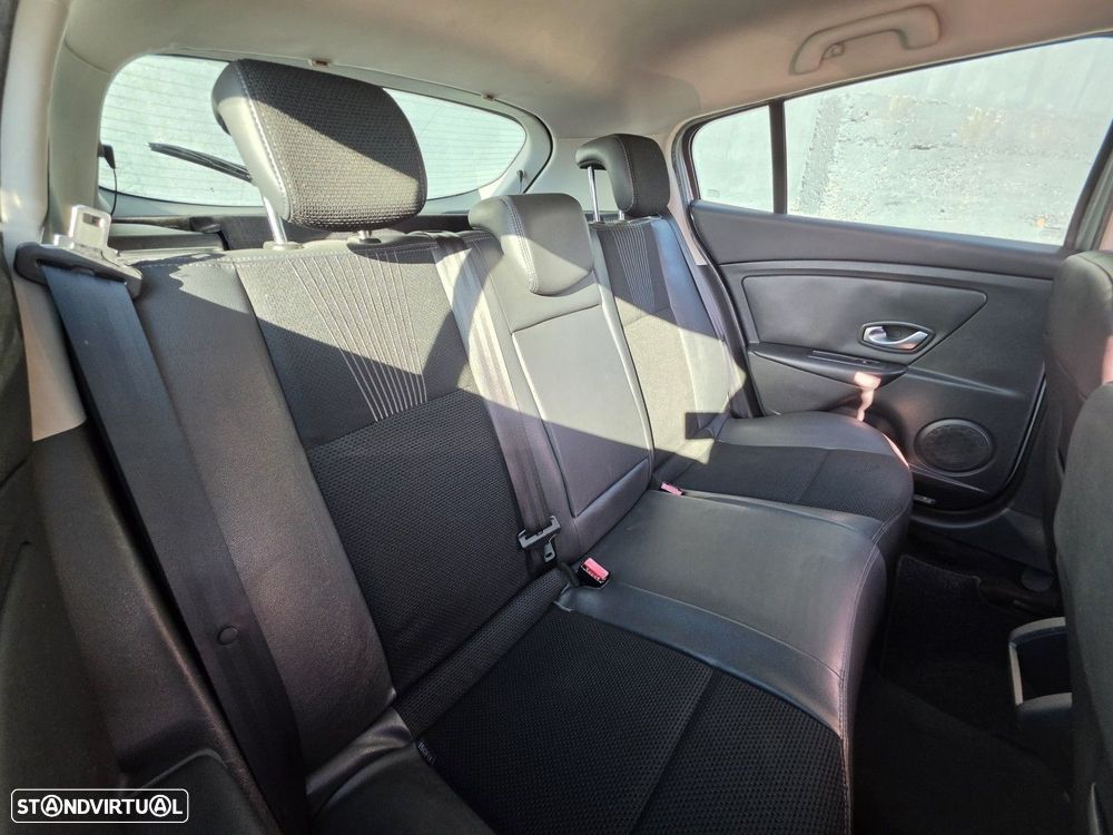 Renault Mégane 1.5 dCi Dynamique S - 6