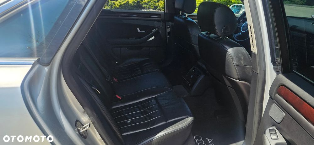 Audi A8 3.0 - 12