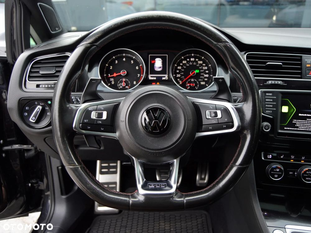 Volkswagen Golf - 16