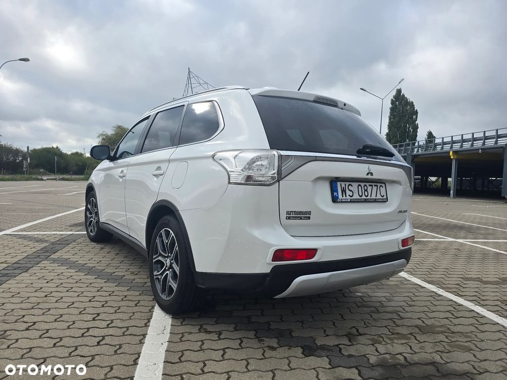 Mitsubishi Outlander 2.0 Instyle Navi CVT - 9