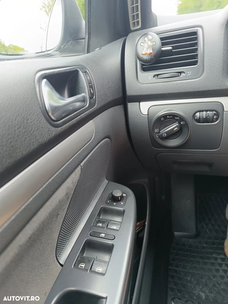 Volkswagen Golf - 27