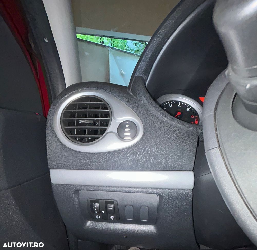 Renault Clio 1.4 16V Dynamique - 12