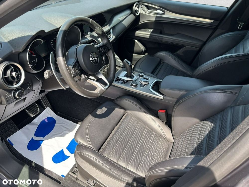 Alfa Romeo Stelvio - 12