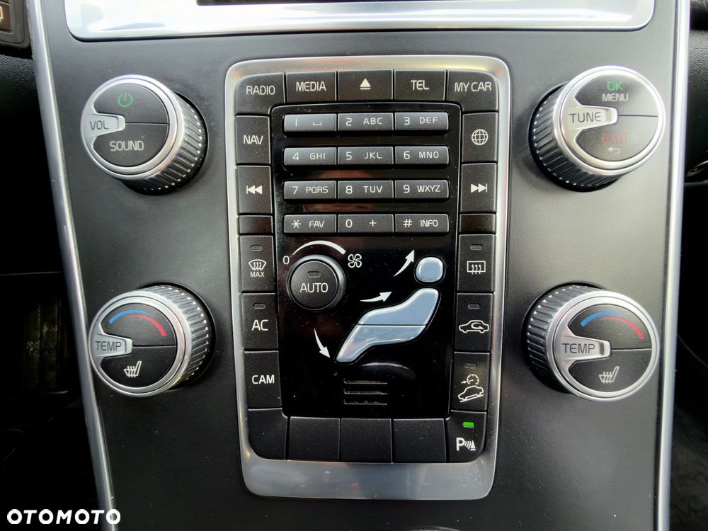 Volvo XC 60 D4 AWD Geartronic Summum - 18