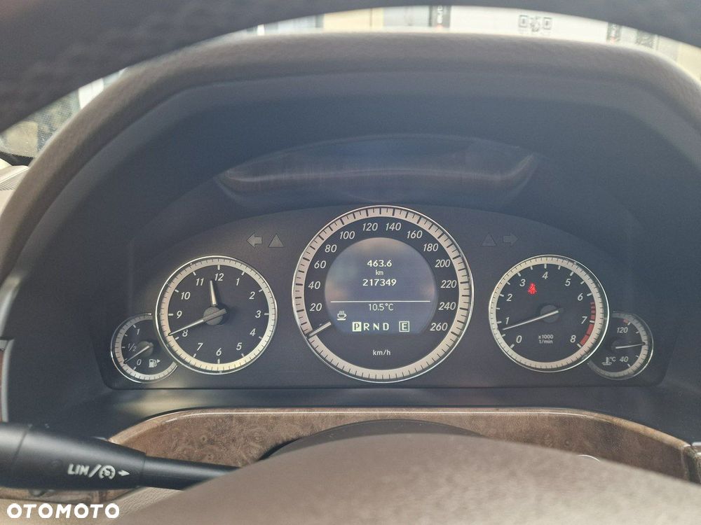 Mercedes-Benz Klasa E 250 BlueEFFICIENCY 7G-TRONIC Elegance - 35