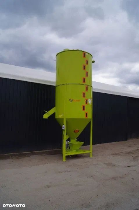 Paszowy mieszalnik pasz ADRAF Super Model Twister 500 750 1000 1200 1500 2000 25 - 10