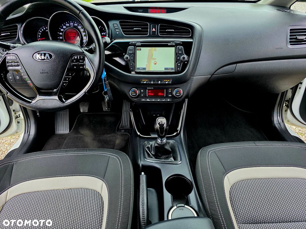 Kia Ceed 1.4 CVVT Dream-Team Edition - 17
