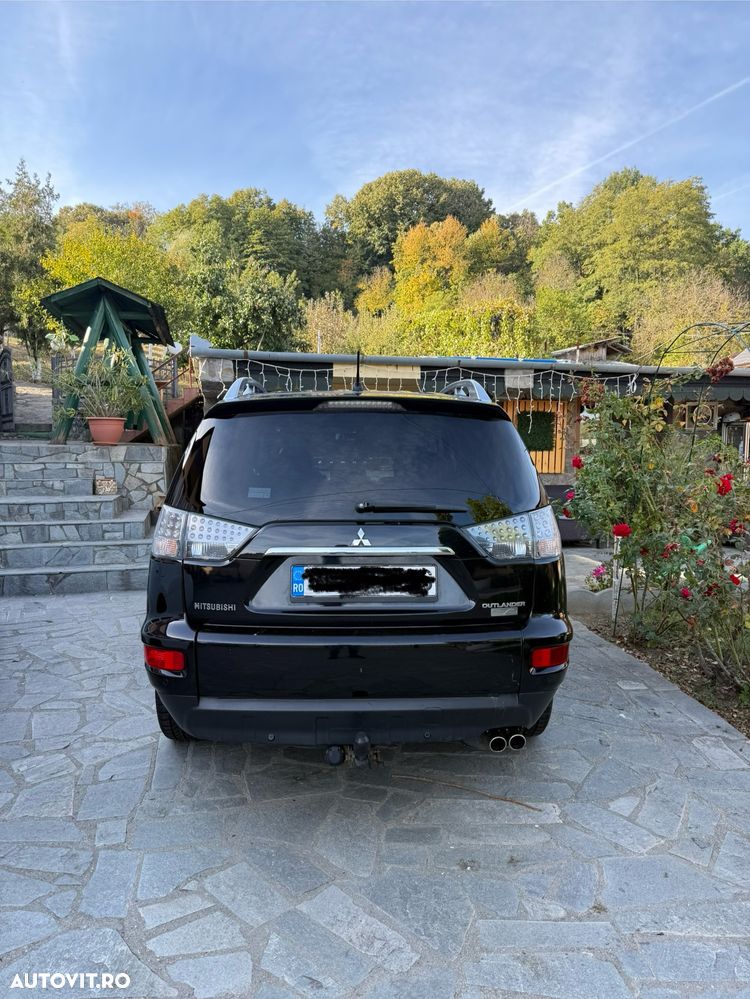 Mitsubishi Outlander - 9
