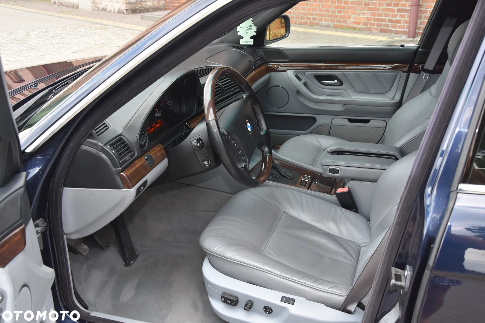 BMW Seria 7 750iL - 34