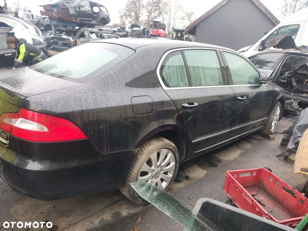 SKODA SUPERB II SEDAN PAS TYŁ WANNA - 2