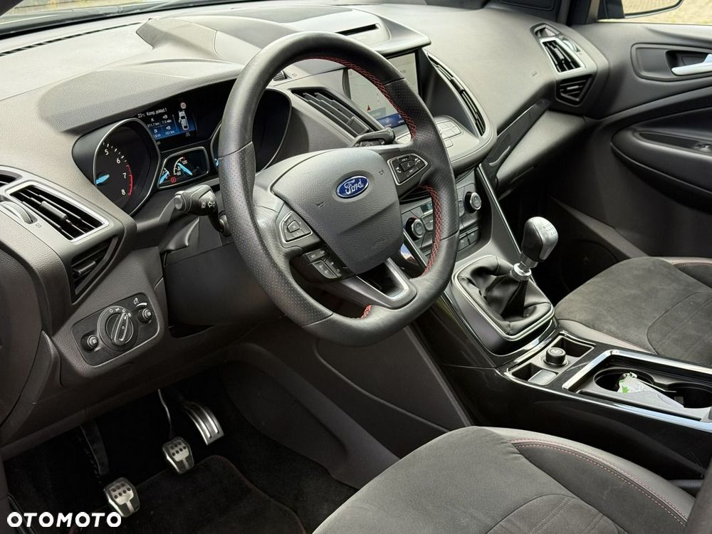 Ford Kuga 1.5 EcoBoost 2x4 ST-Line - 16