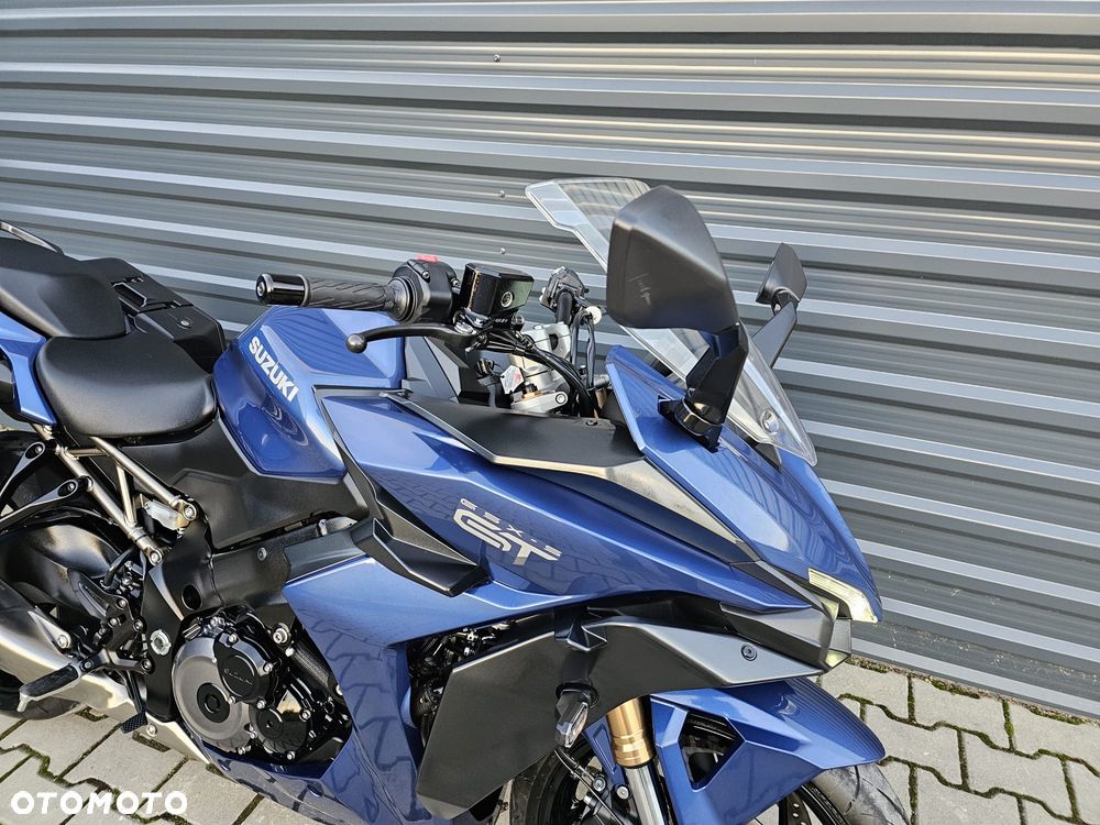 Suzuki GSX - 12