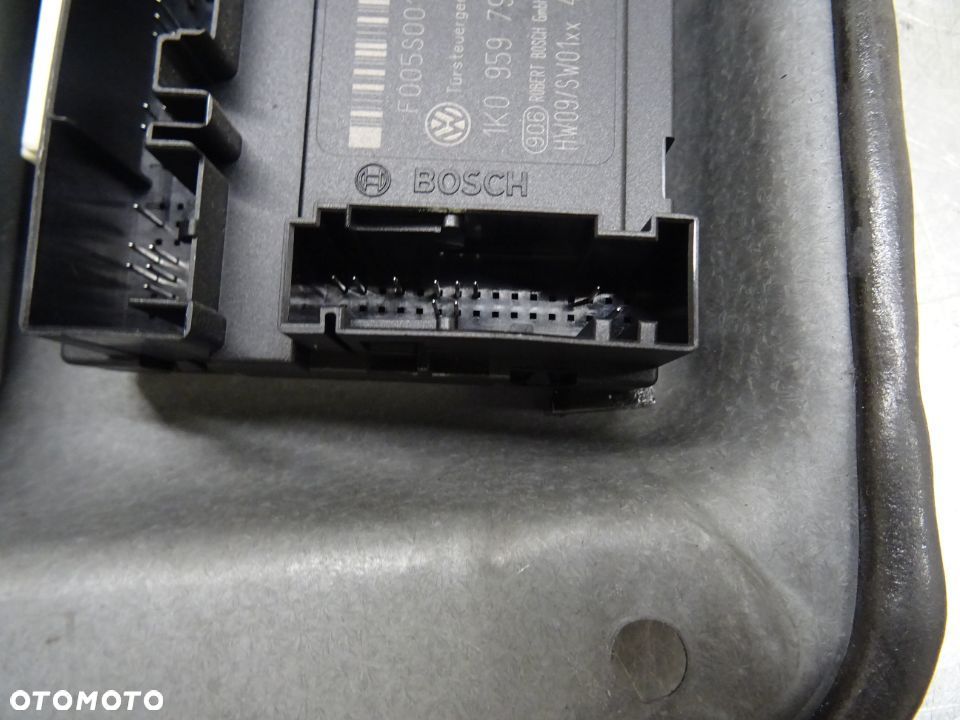 VW GOLF V 03-09 1.4MPI PODNOŚNIK SZYB PRAWY PRZÓD - 14