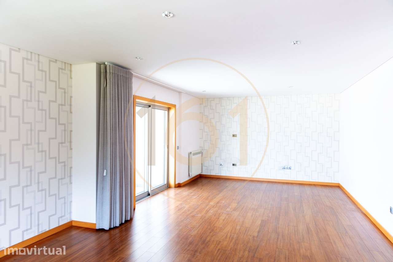 Apartamento T3 duplex com 2 terraços e varandas - Grande imagem: 4/35