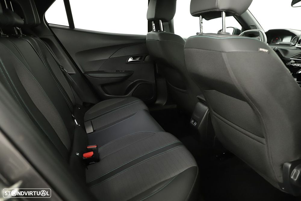 Peugeot 2008 1.2 PureTech Allure EAT8 - 23