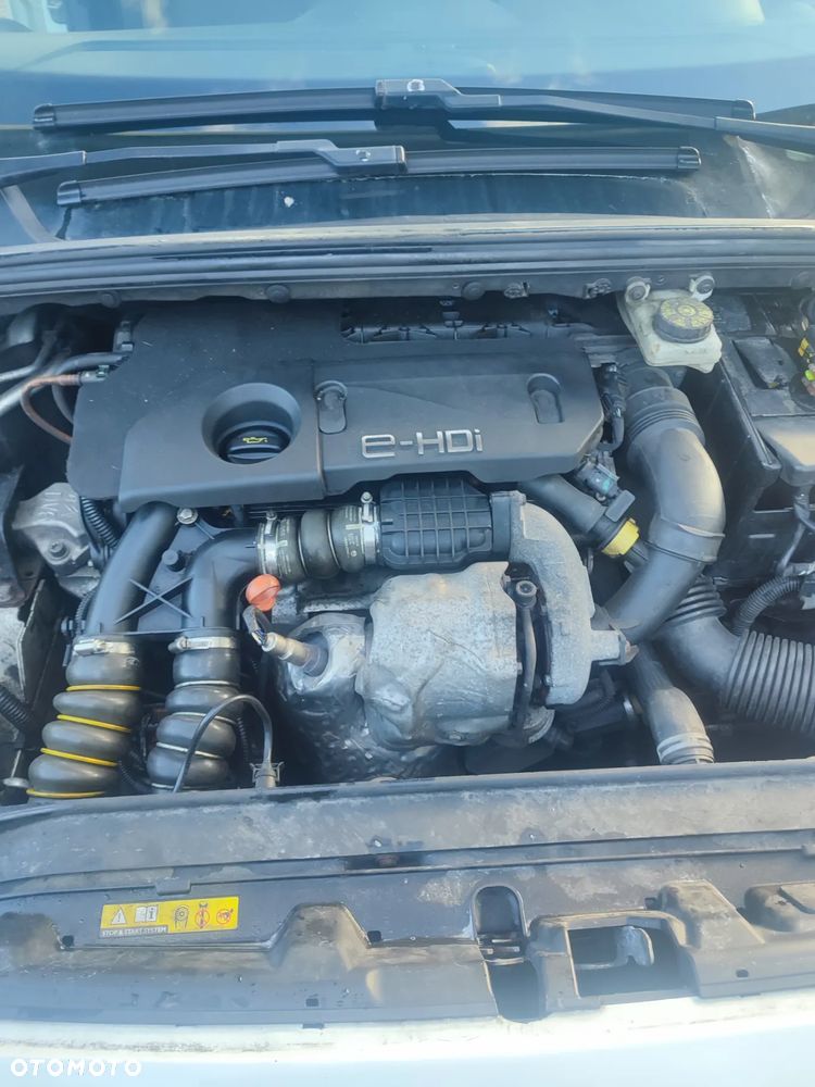 Peugeot 308 1.6 HDi Premium - 5