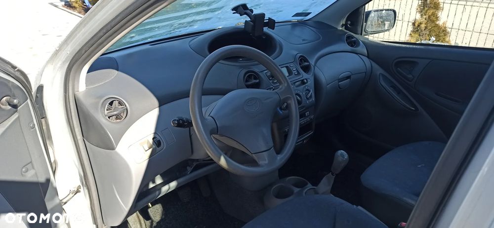 Toyota Yaris 1.0 Base - 5