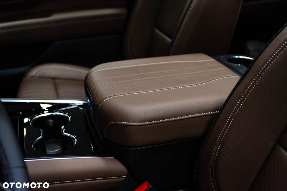 Chevrolet Suburban - 32