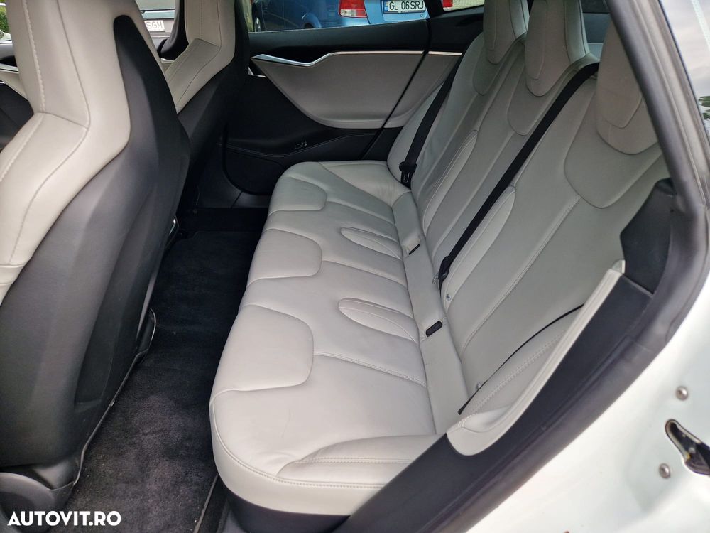 Tesla Model S - 14