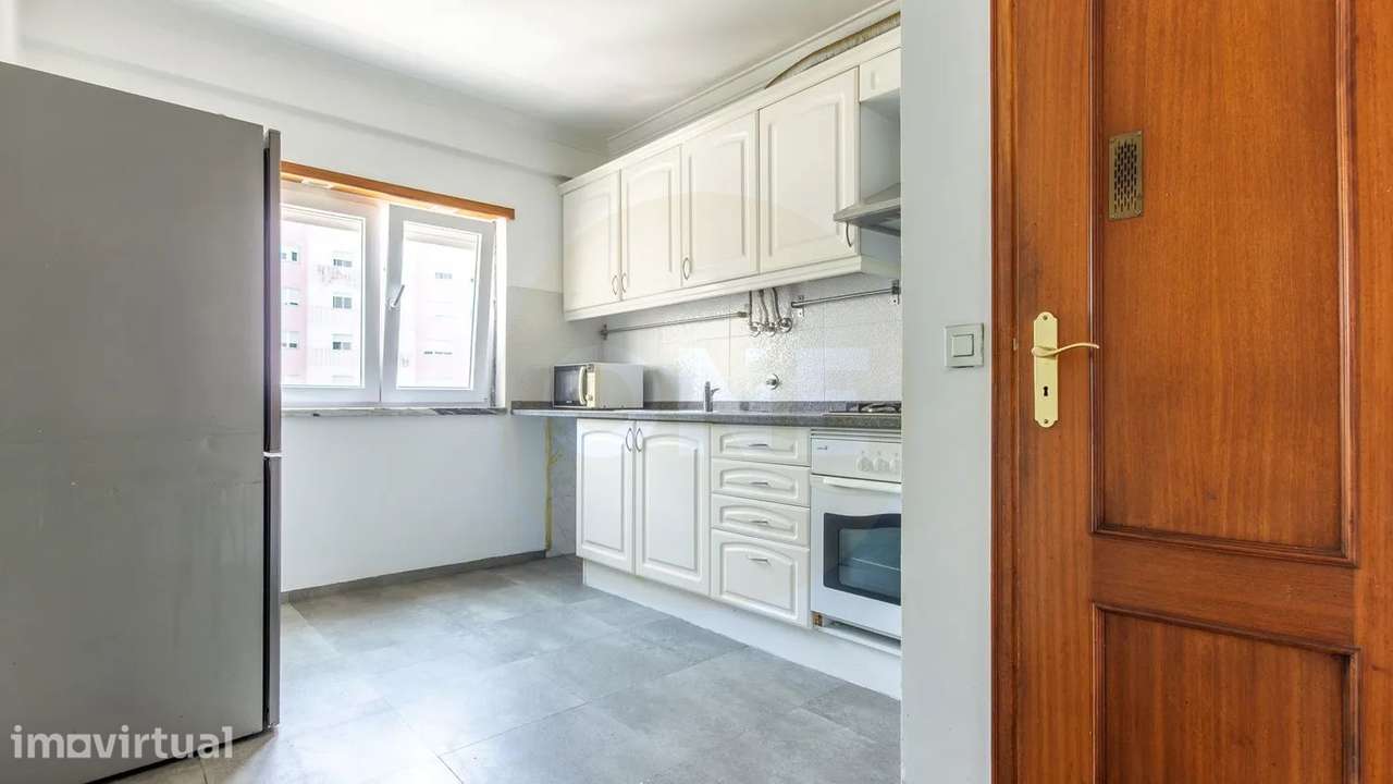 Apartamento T3 Santa Marta do Pinhal com estacionamento e suite - Grande imagem: 5/27