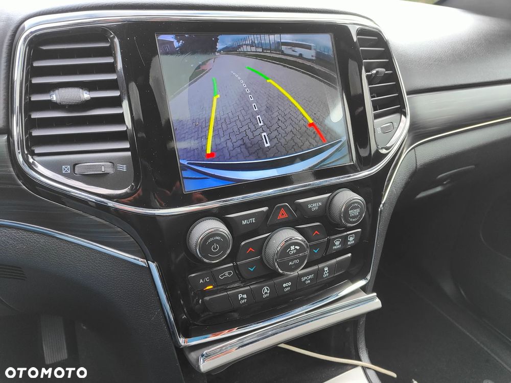 Jeep Grand Cherokee - 16