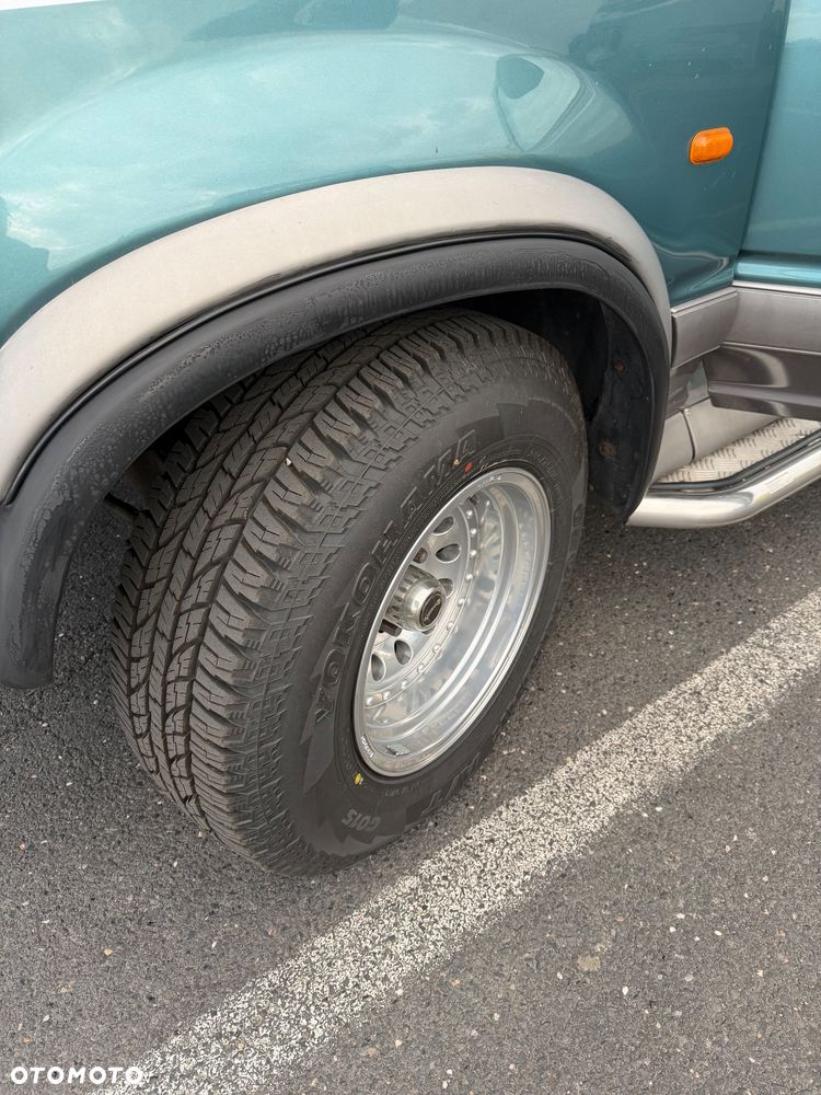 Ford Explorer Standard - 25