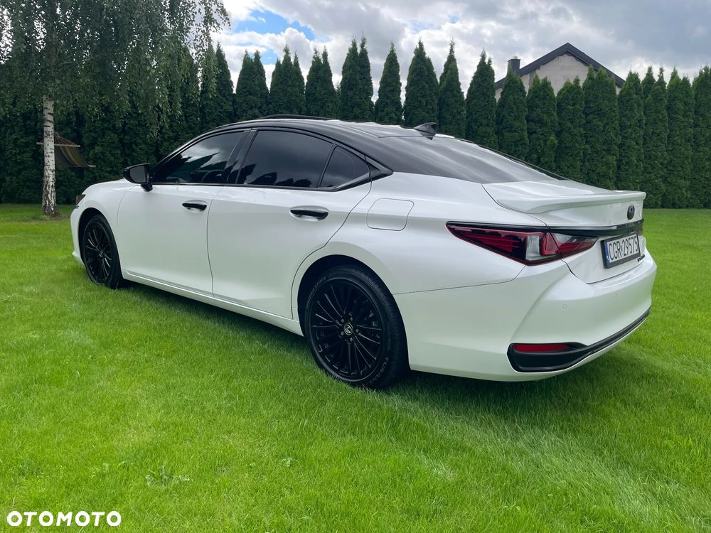 Lexus ES 300h Business Edition + - 3