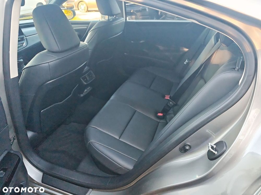 Lexus ES 300h Business Edition - 14