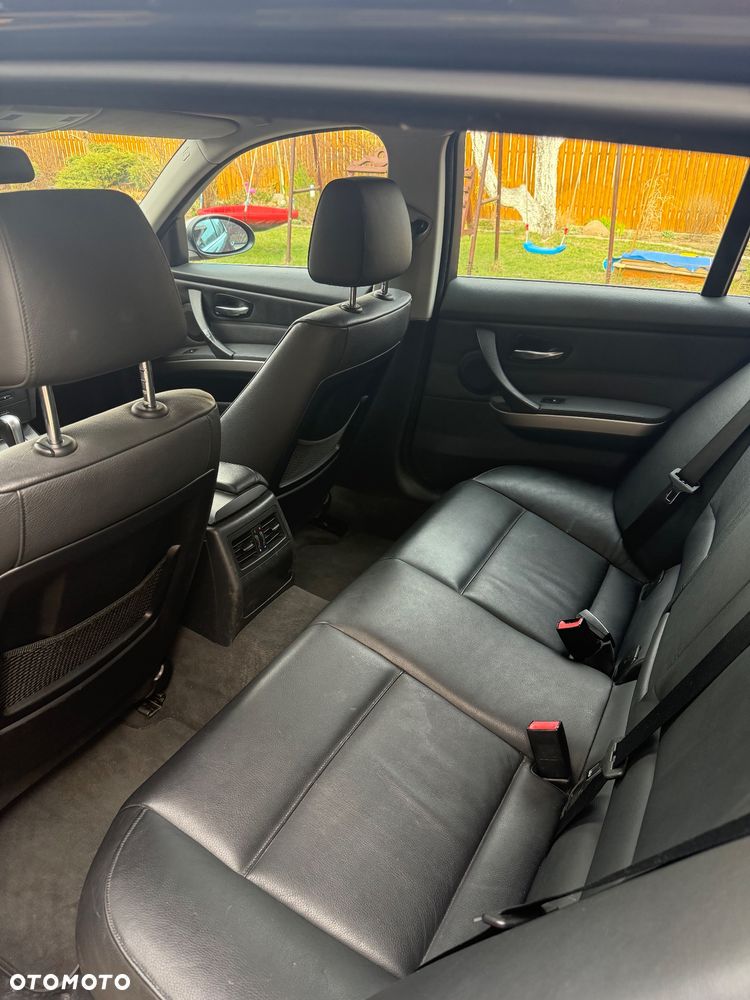 BMW Seria 3 325xi - 11