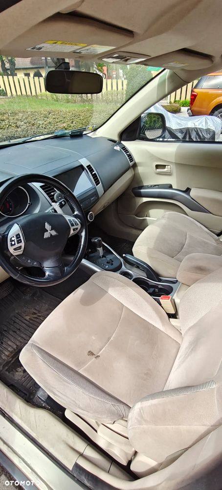 Mitsubishi Outlander 3.0 V6 LS 2WD - 7