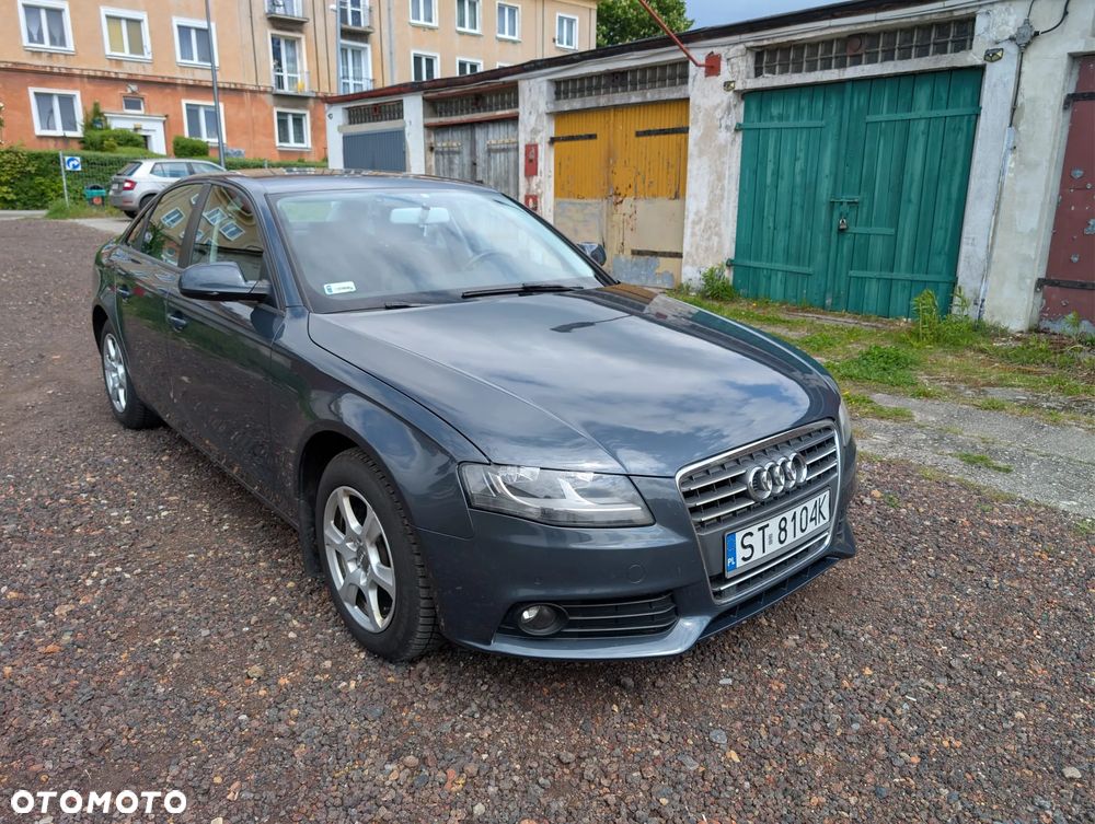 Audi A4 Limousine - 1