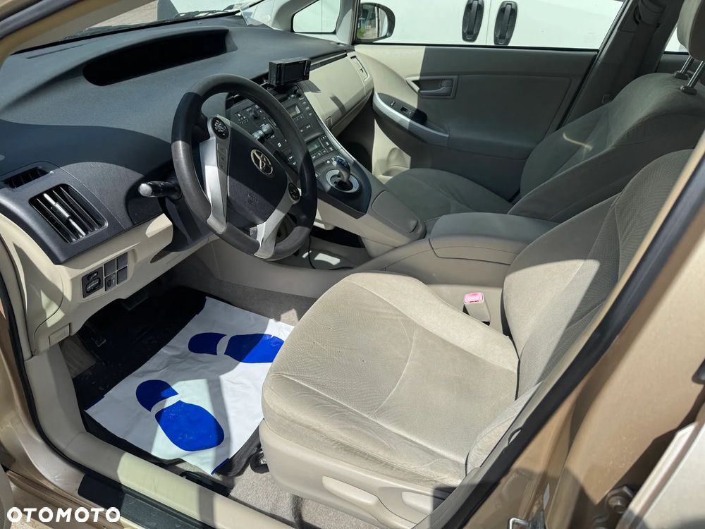 Toyota Prius - 5