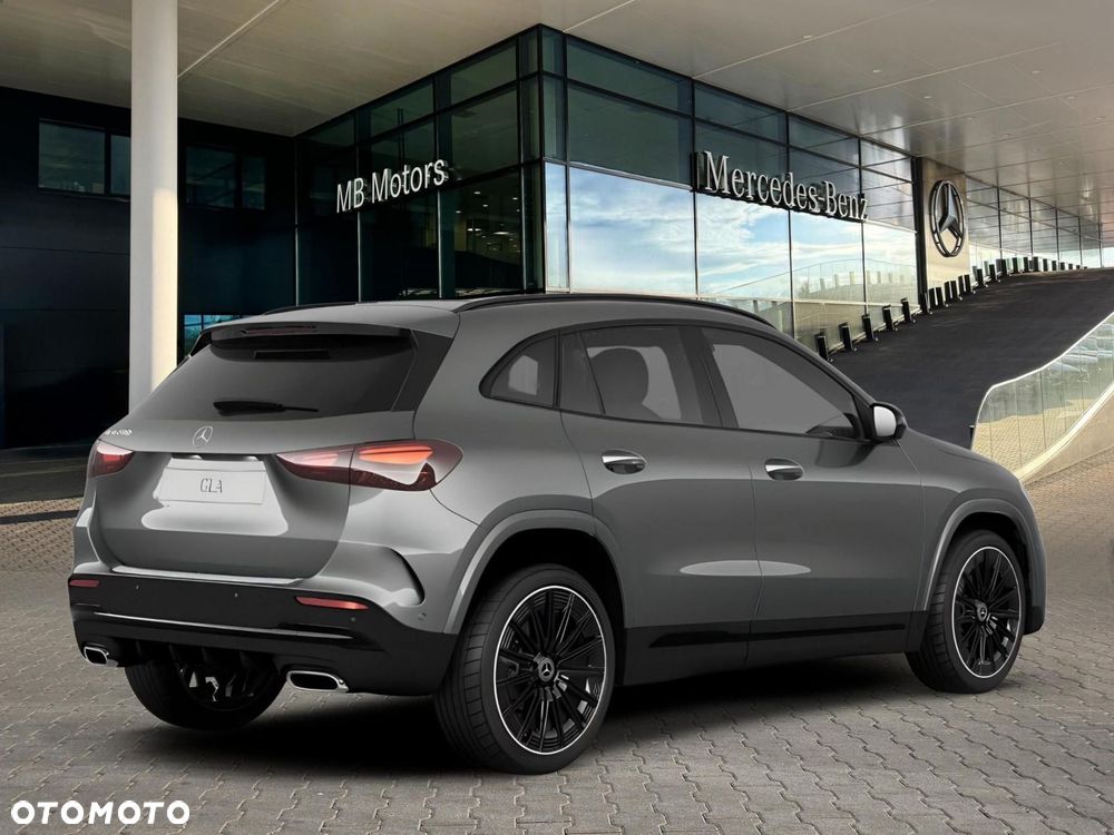 Mercedes-Benz GLA - 4