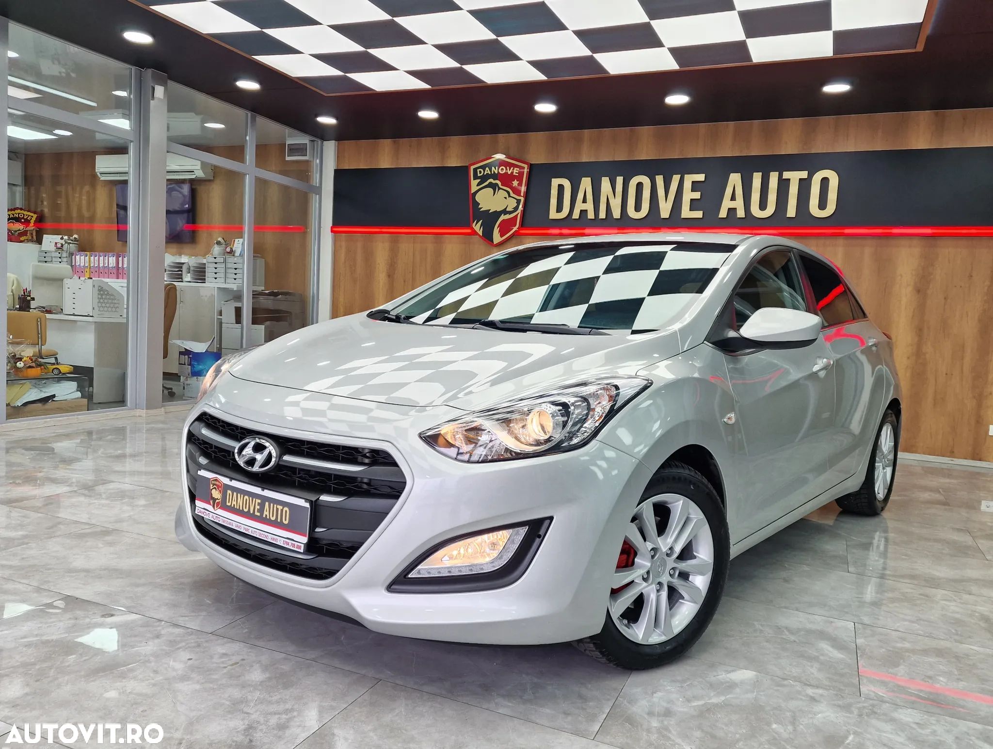 Hyundai i30 1.6 CRDI Automatik Style - 1