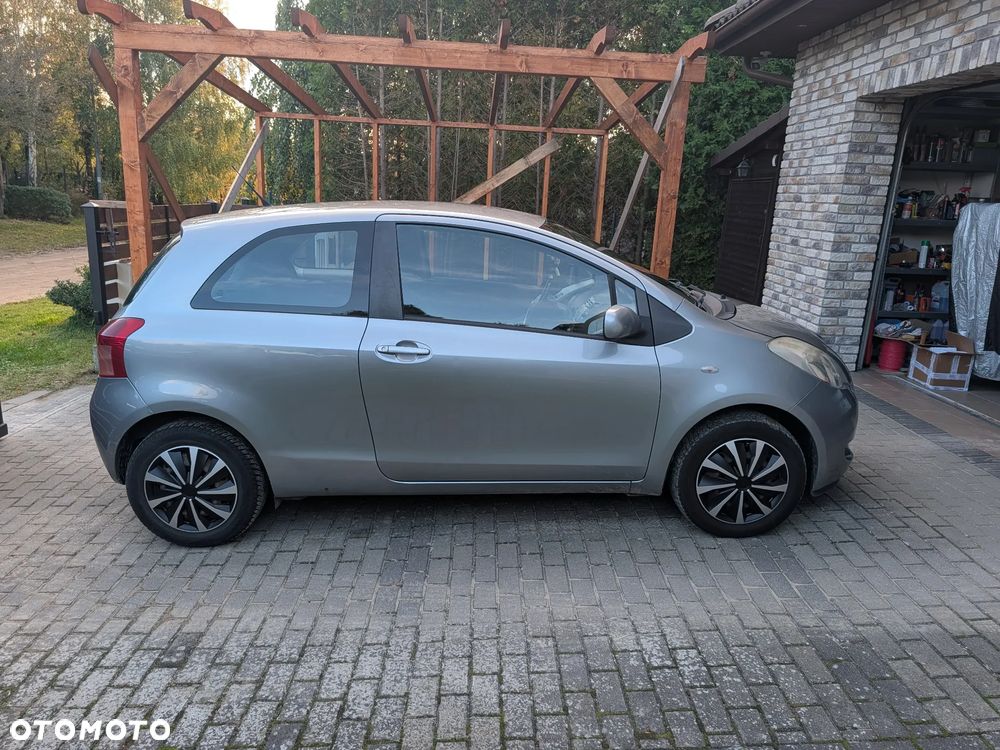 Toyota Yaris 2007 photo 4