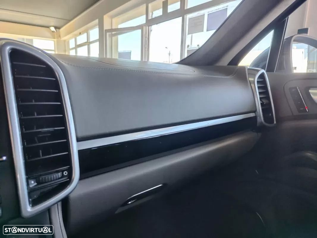 Porsche Cayenne II Platinum Edition - 48