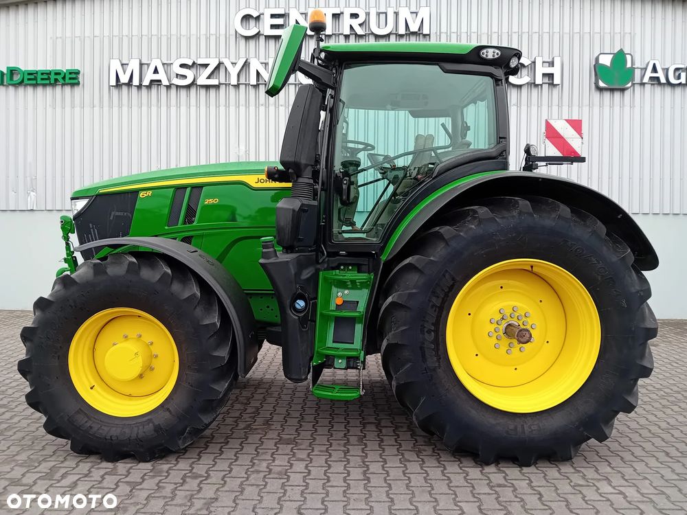 John Deere 6R250 - 1