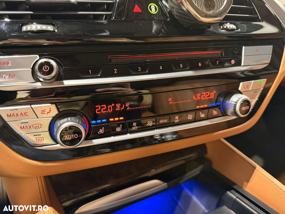 BMW Seria 5 530e Aut. Luxury Line - 32