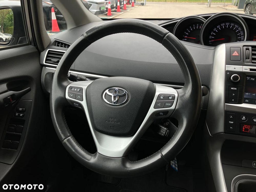 Toyota Verso 1.8 Premium - 19