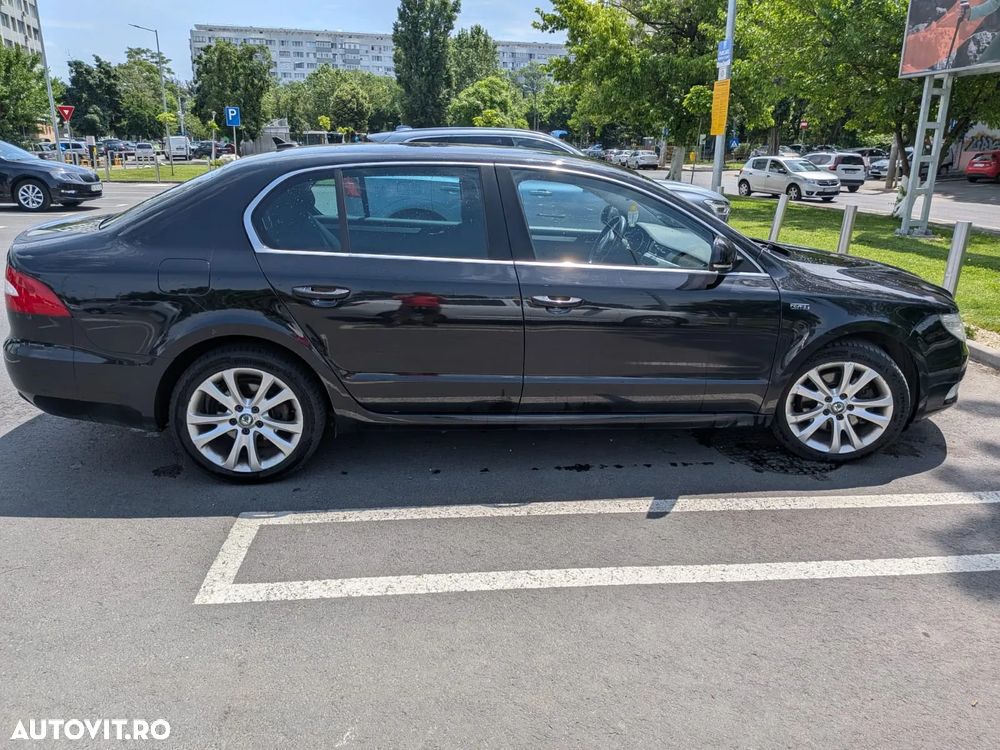 Skoda Superb 2.0 TDI DPF Elegance - 1