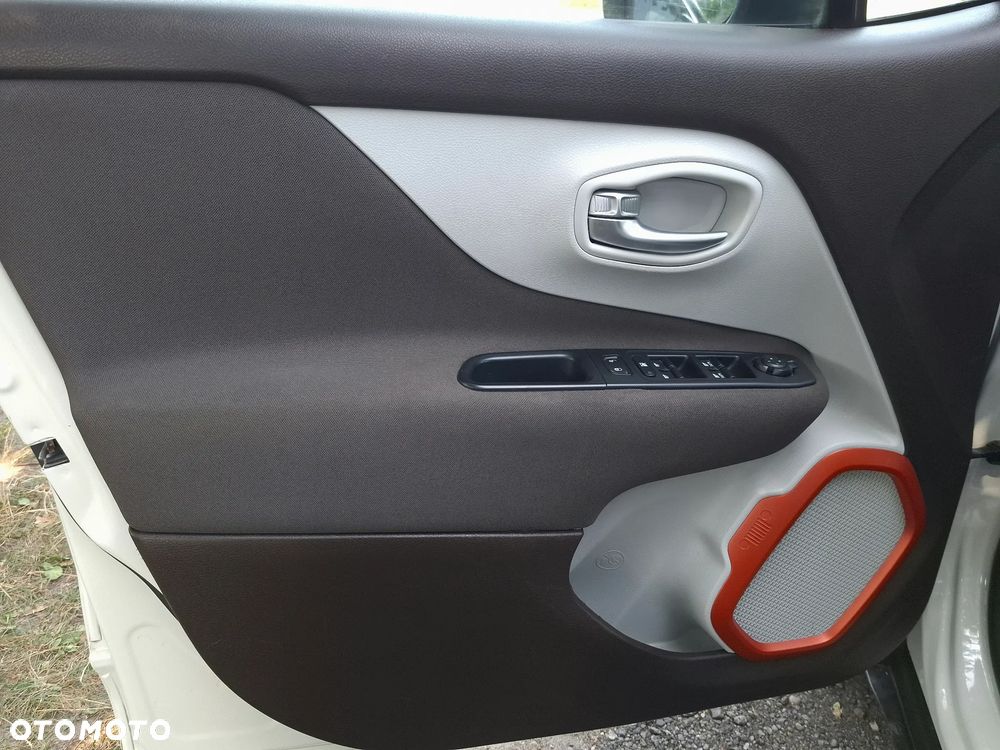 Jeep Renegade 1.4 MultiAir Longitude - 23