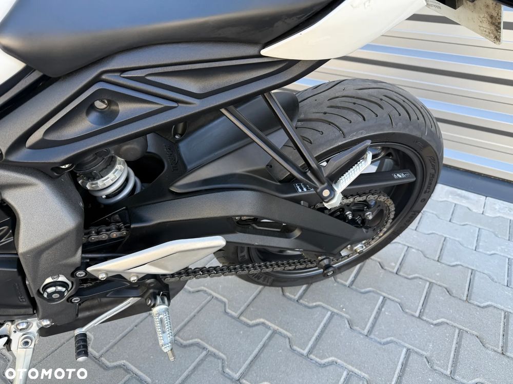 Triumph Street Triple - 16