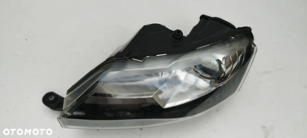 Skoda Rapid 2013-2017 Bi Xenon D5S Lewa Idealna Oryginał 5JB941015A - 1