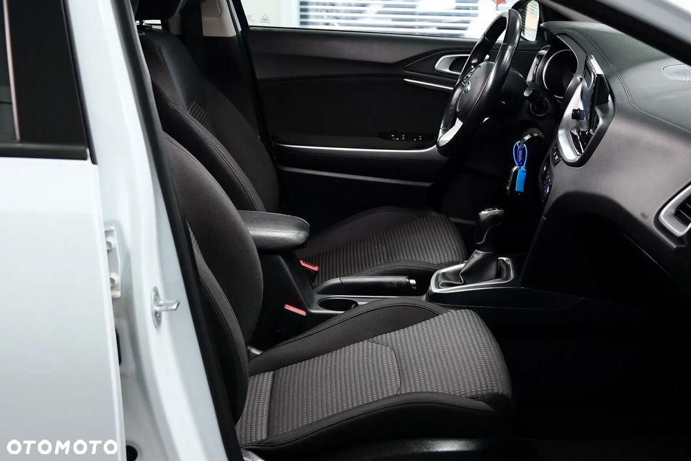 Kia Ceed - 22